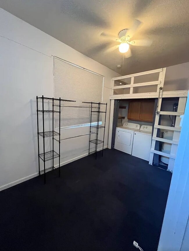 Building Photo - 5010 Bienville St