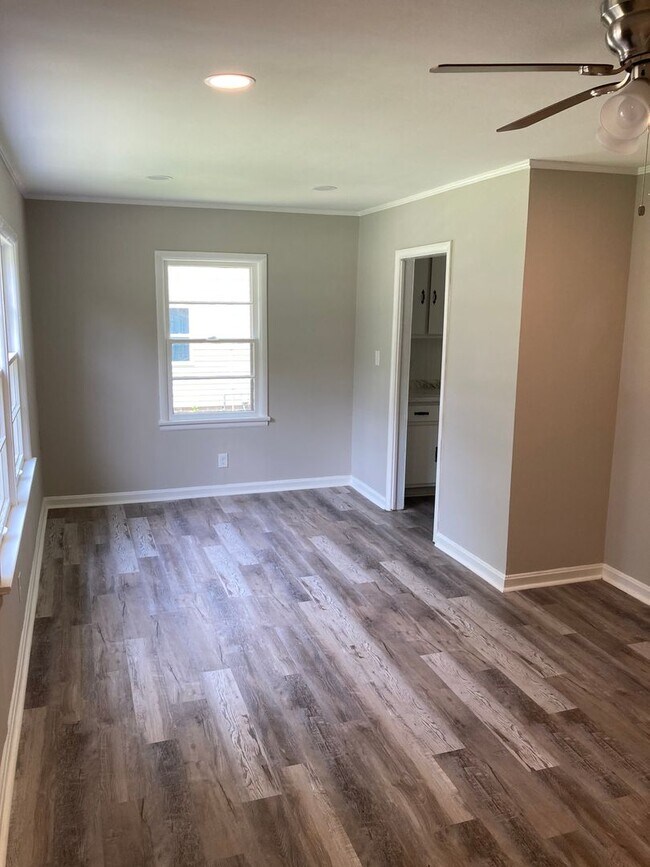 Building Photo - Updated 2/1 House in Garden Lakes- $1,150