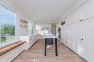 Building Photo - 15 Ravensridge