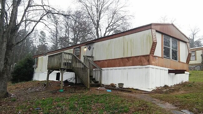 Building Photo - 2 Bedroom 1 Bathroom