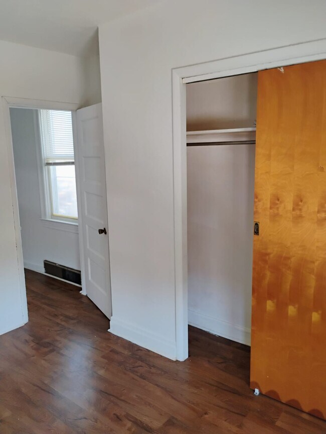 Foto del edificio - 369 Mayville Ave