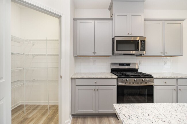 Building Photo - 3234 Lilac Grove Dr