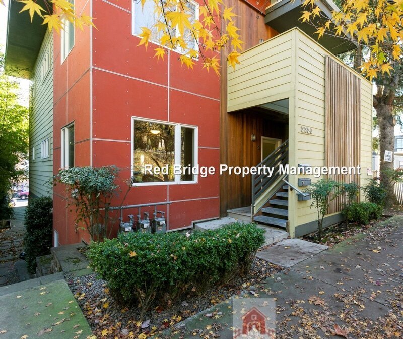 Primary Photo - 2320 SE Morrison St