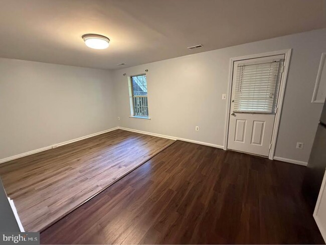 Foto del edificio - 14941 Enterprise Ln