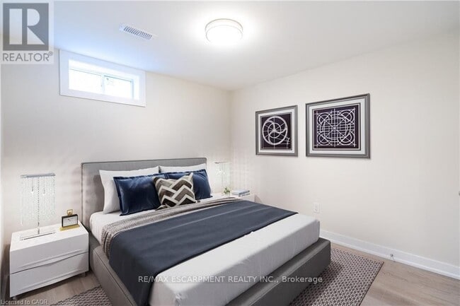 Building Photo - 73 Ofield Rd