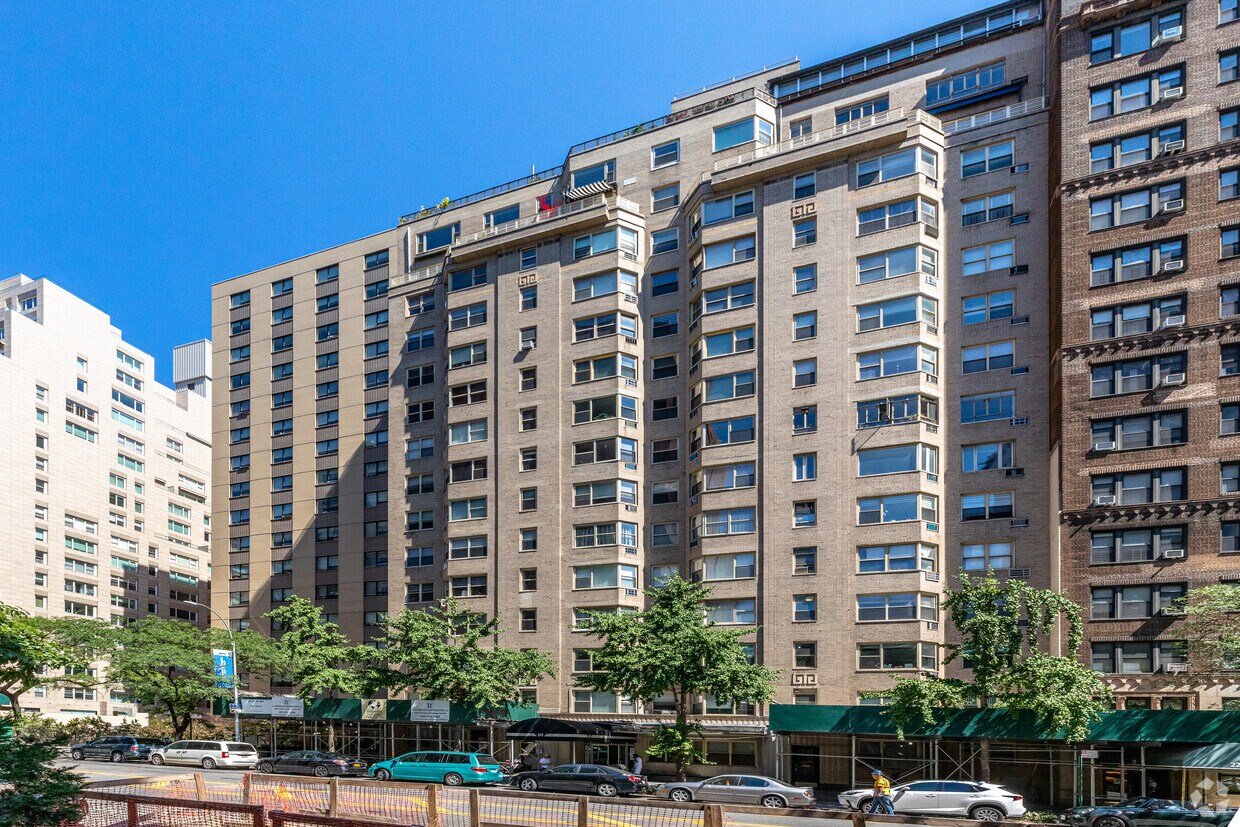 Foto principal - 215 E 79th St