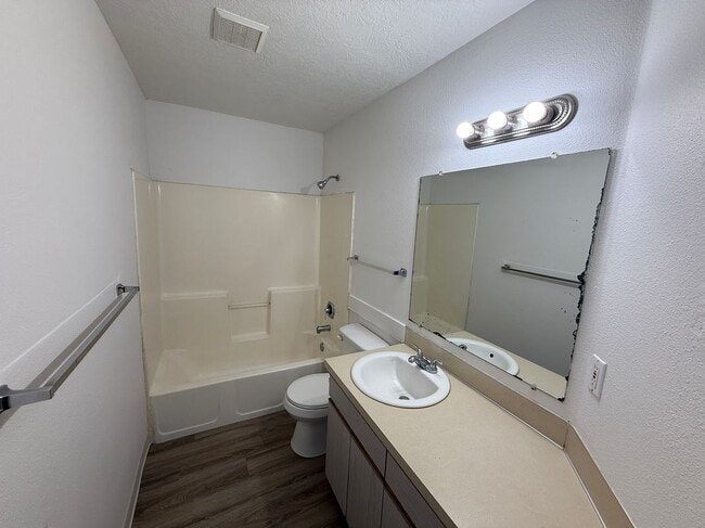 Building Photo - 553 S Workland Ln