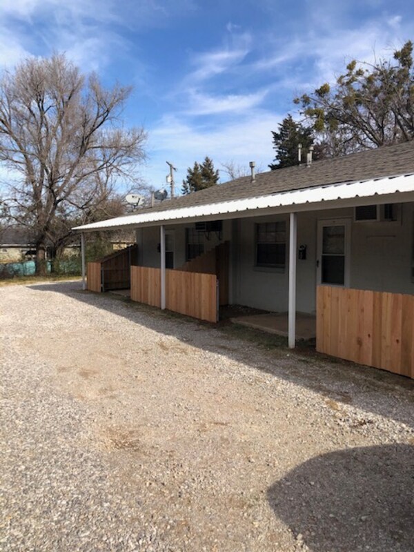 411 E Beech St, Tecumseh, OK 74873 Condo for Rent in Tecumseh, OK