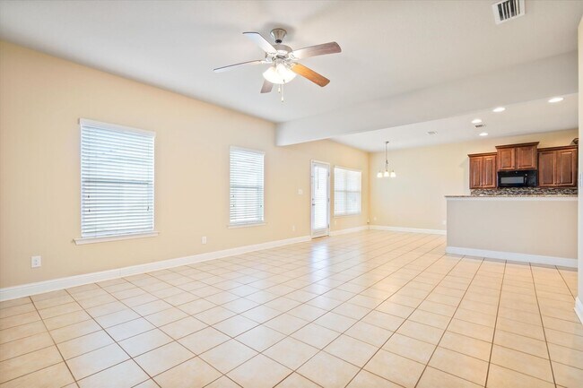 Foto del edificio - UPCOMING LISTING