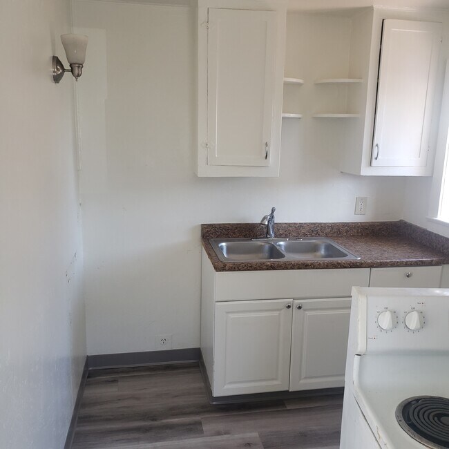 Kitchen - 969 Seacoast Dr