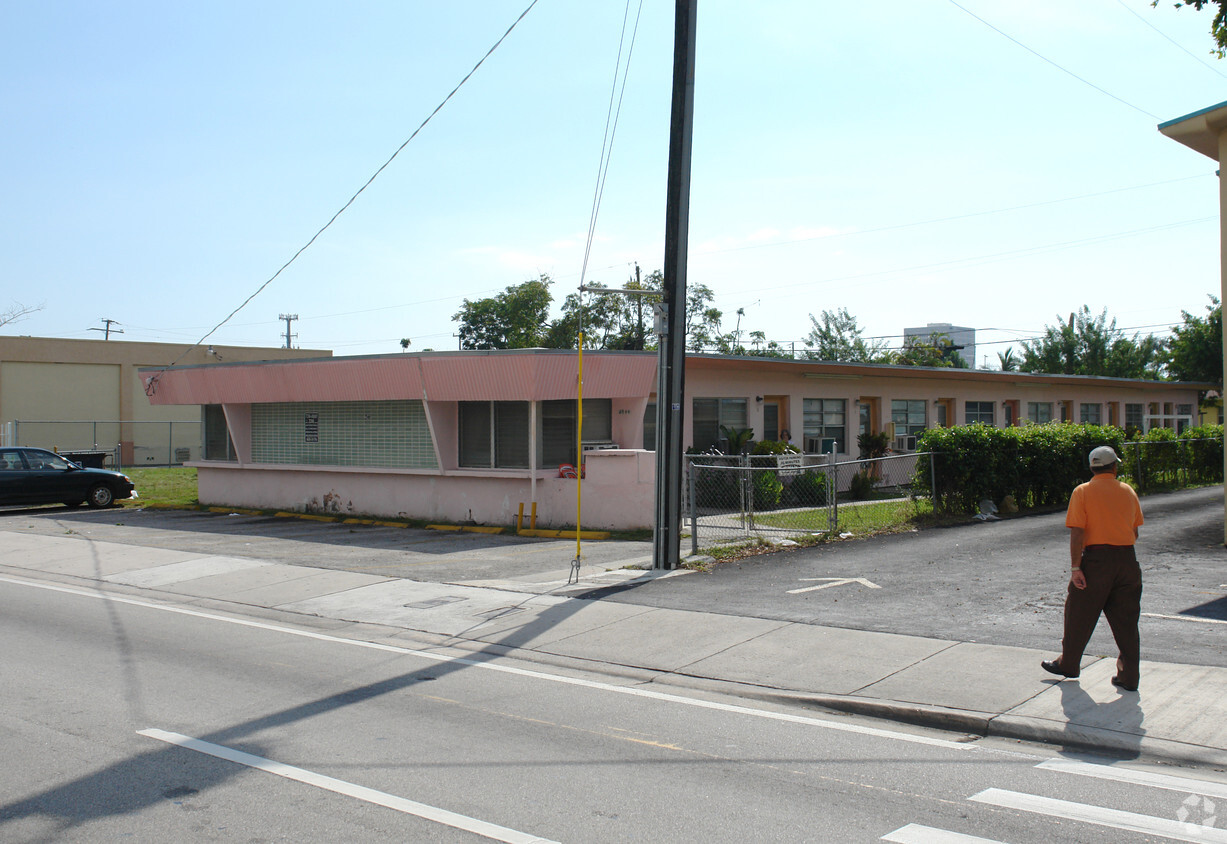 Building Photo - 2940 W Flagler St