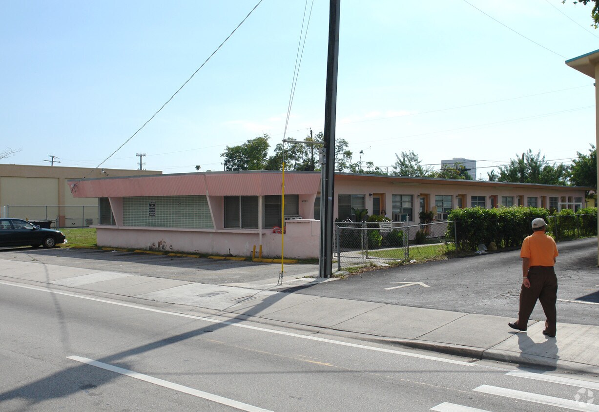 Foto del edificio - 2940 W Flagler St
