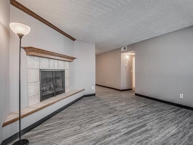 Building Photo - 401-412 12th Ave SE