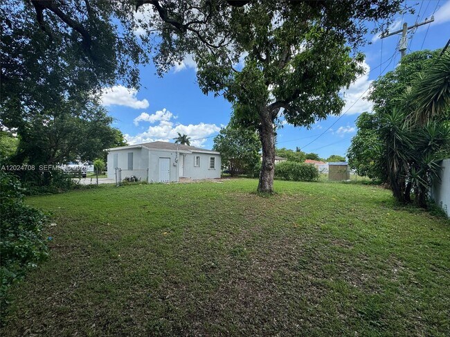 Foto del edificio - 1320 NW 87th St