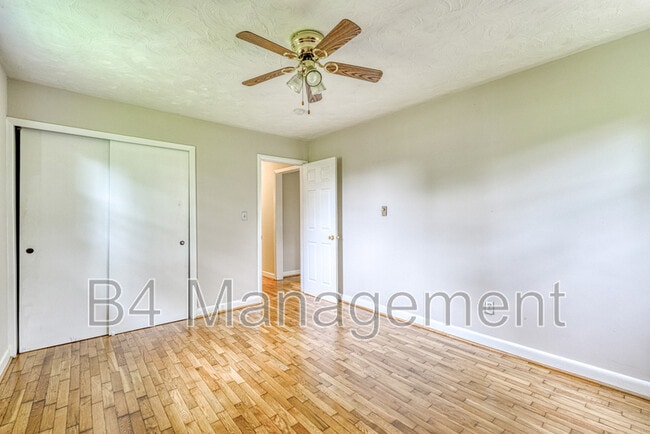 Building Photo - 620 Greenhill Rd
