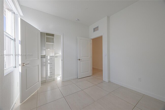 Foto del edificio - 7214 Rockwood Rd