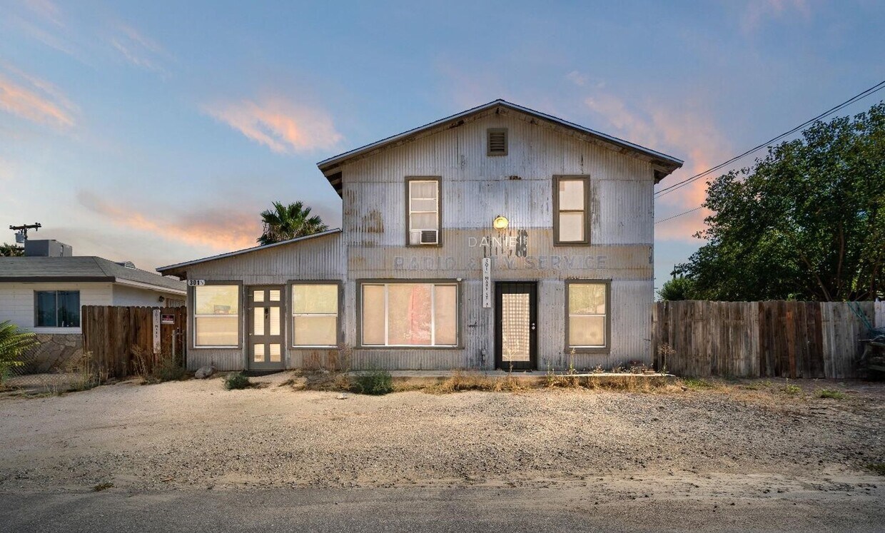 Primary Photo - 301 1/2 Mary St #A