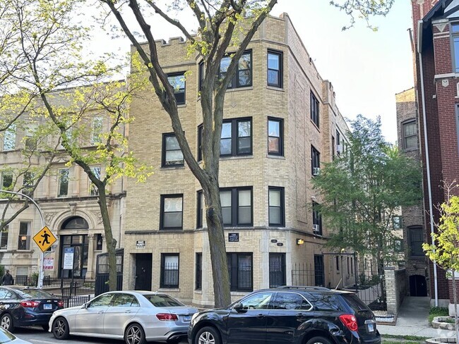 Building Photo - 648.5 W Roscoe