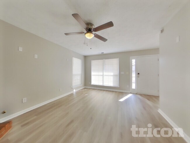 Foto del edificio - 9870 Rivercliff Ln