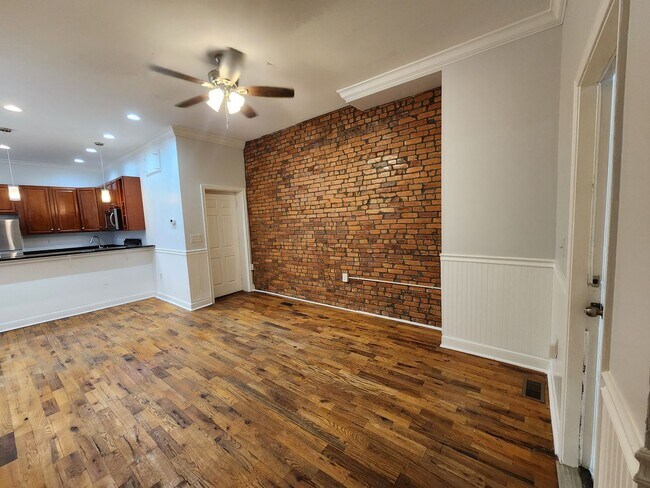 Foto del edificio - 3209 W Montgomery Ave