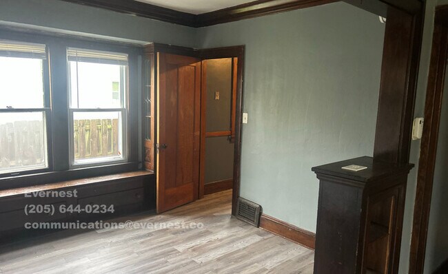 Foto del edificio - 3046 E 130th St