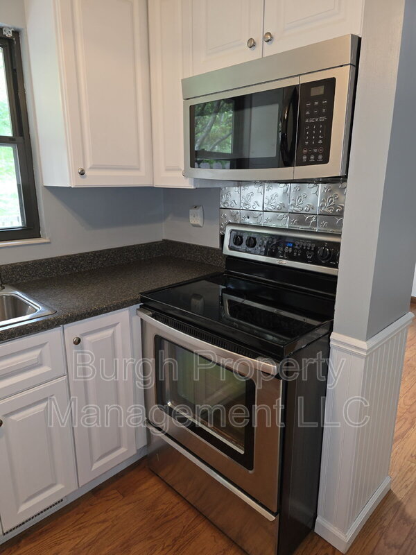 Building Photo - 3135 Laurel Ridge Cir