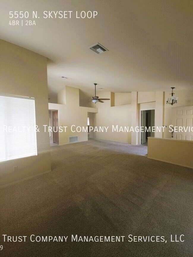 Building Photo - Elegant 4 bedroom 2 bath on the Northeast ...