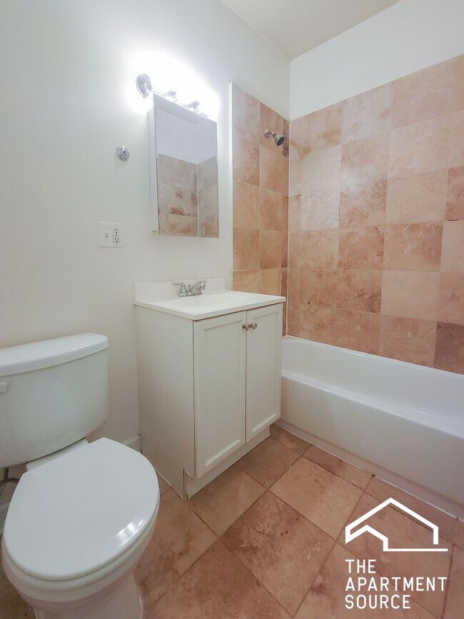 Foto del edificio - 3916 N Pine Grove Ave
