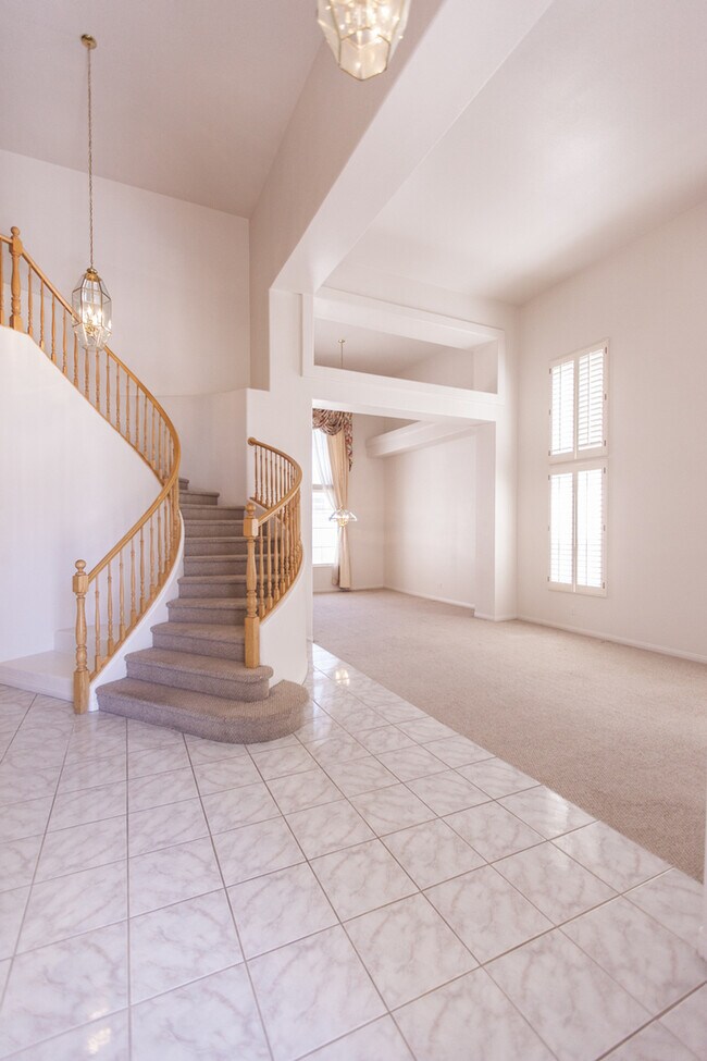 Building Photo - Southwest Beautiful Gated Community