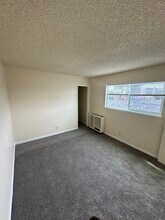 Building Photo - 956 Apgar St