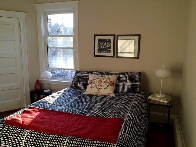 Foto del edificio - 12 White Ave