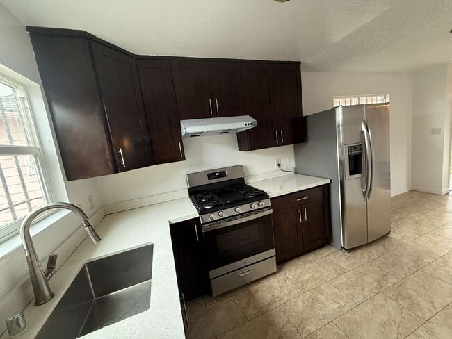 Foto del edificio - 560 3rd St