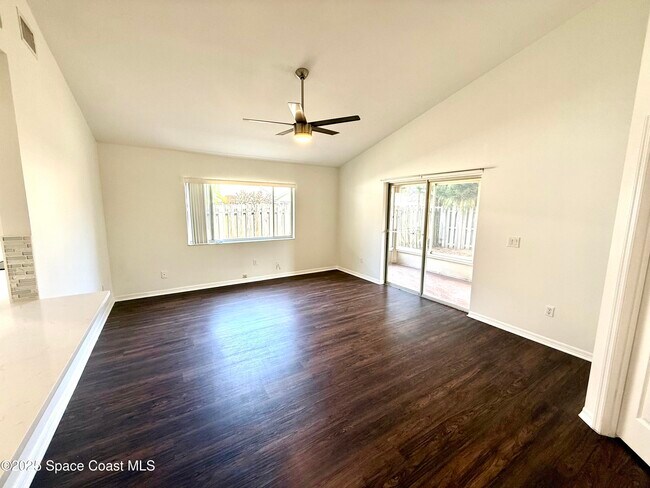 Foto del edificio - 4756 Silver Heron Dr