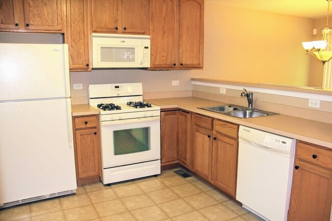 Building Photo - 32427 N Mackinac Ln