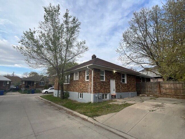 Building Photo - 859 Binford St