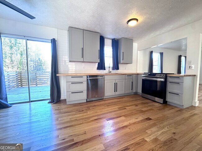 Foto del edificio - 515 Lake Joyce Ln