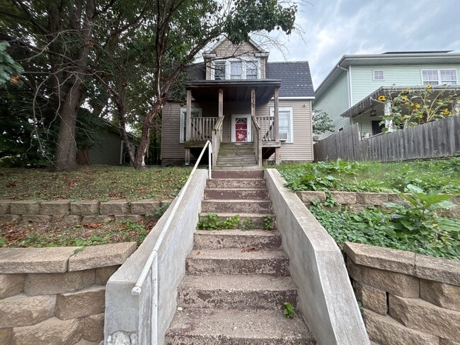 Building Photo - 3632 5th Ave S