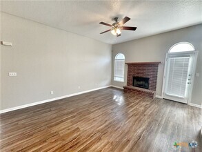 Building Photo - 521 Woodlake Dr