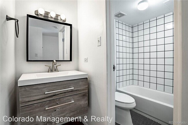 Foto del edificio - 1 br, 1 bath House - 2130 S Vaughn Way Uni...