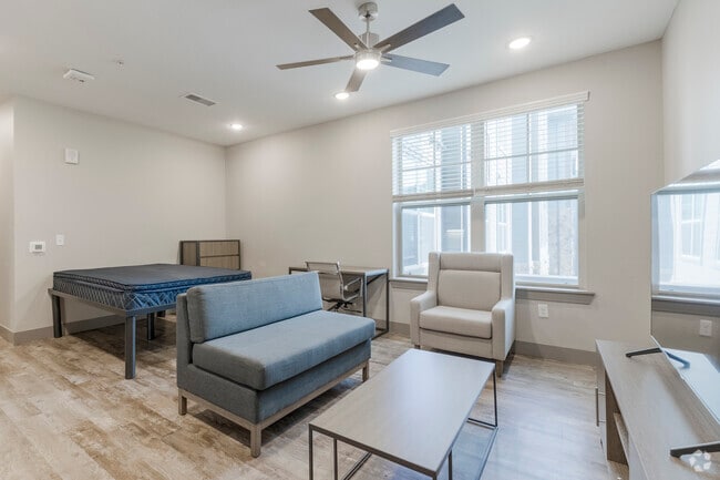 Studio - 455SF - Studio - Elara