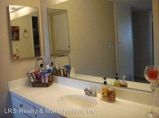 Building Photo - 8080 Bever Pl