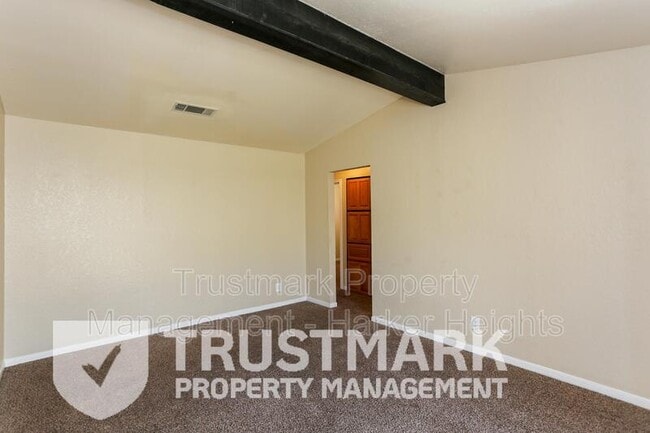 Building Photo - 2207 Carousel Dr