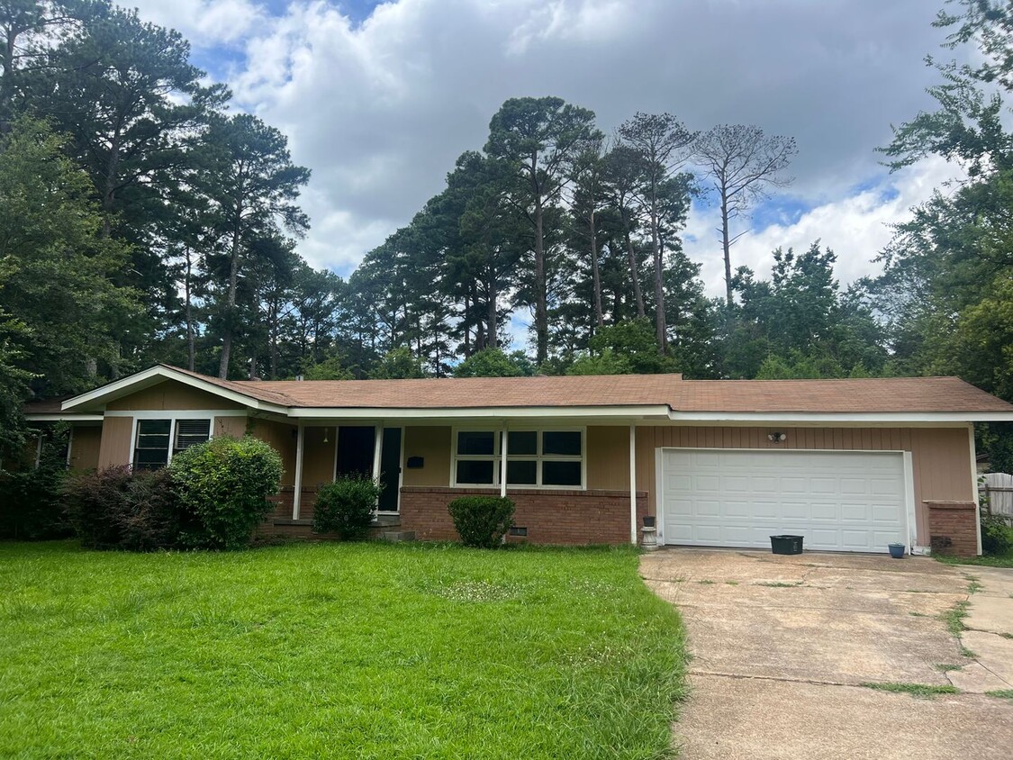 Foto principal - Spacious 3 Bed 2 Bath Home in Jackson Miss...