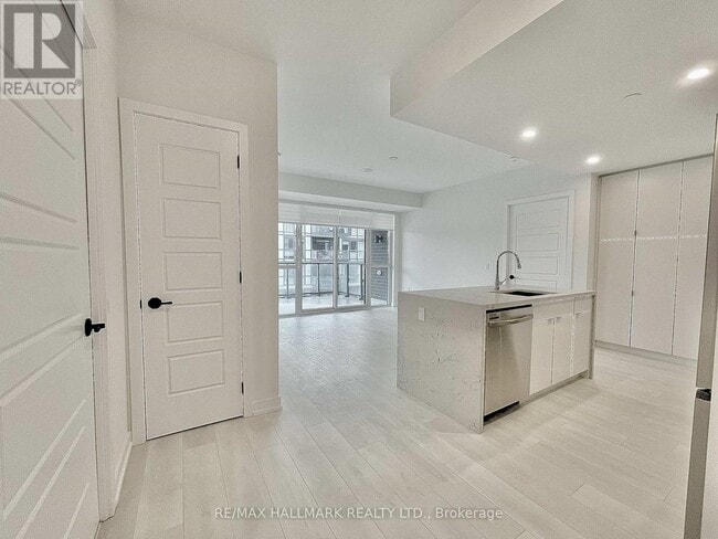 Building Photo - 415 Sea Ray Ave