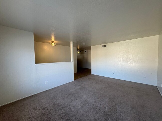 Foto del edificio - Four Bed, Two Bath Home In North Stockton