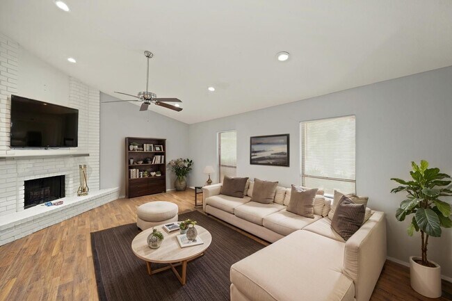 Foto del edificio - 6811 Blue Ridge Dr