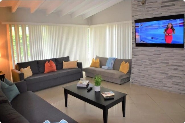 Foto del edificio - 4411 E Tradewinds Ave