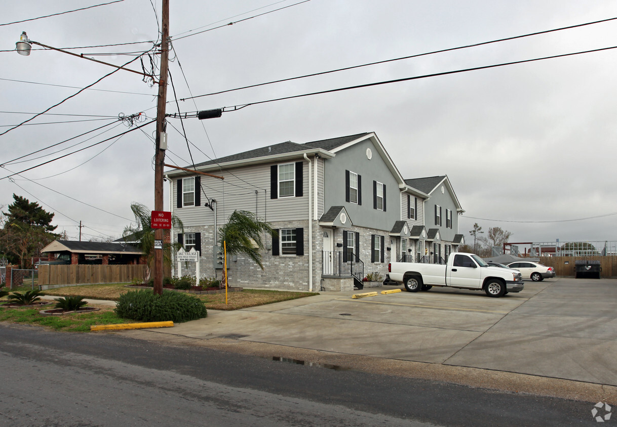 Primary Photo - 6204 Field St