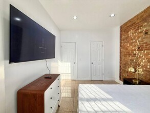 Building Photo - Nice room in a good neighborhood