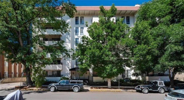 Foto del edificio - 1365 Columbine St